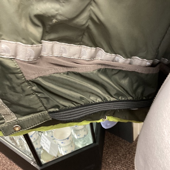 The North Face Women’s Jacket Waterproof HyVent size Medium GREAT condition - Picture 12 of 16